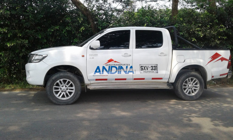 Toyota-Hilux-4x4-Servitransportes-Andina-1