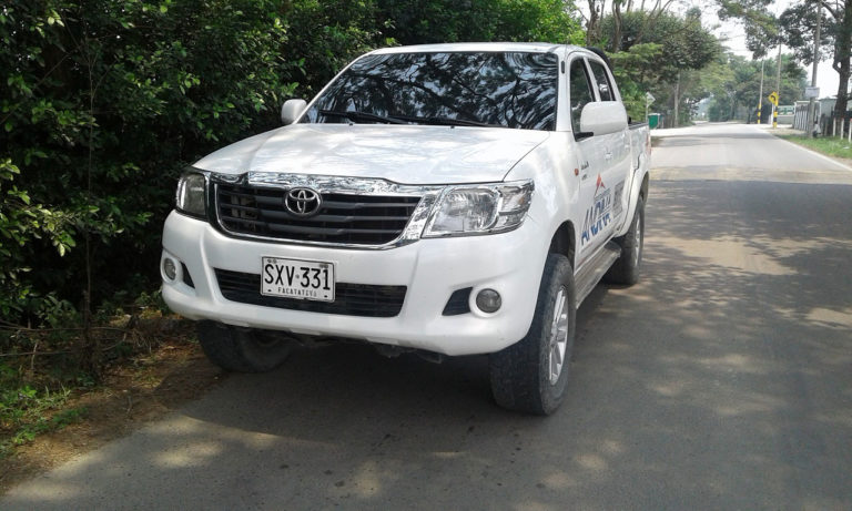 Toyota-Hilux-4x4-Servitransportes-Andina-2
